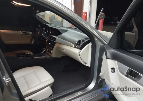 2013 Mercedes-Benz C 250 Sport из США, поврежденный, VIN WDDGF4HB8DG004486